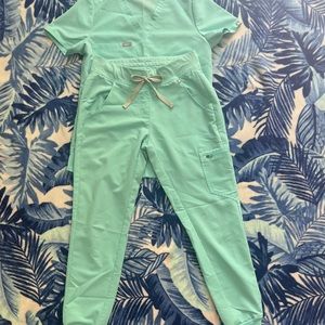 AQUA FIGS SCRUBS SET!!
